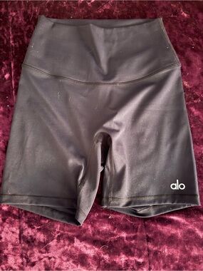 Alo Yoga black shorts womens size S/M